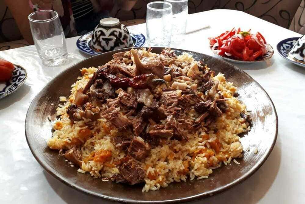 Plov, plato típico de Uzbekistán