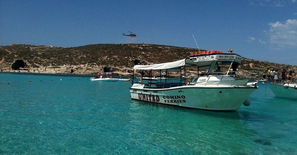 Hay varios barcos hacia Comino en Malta