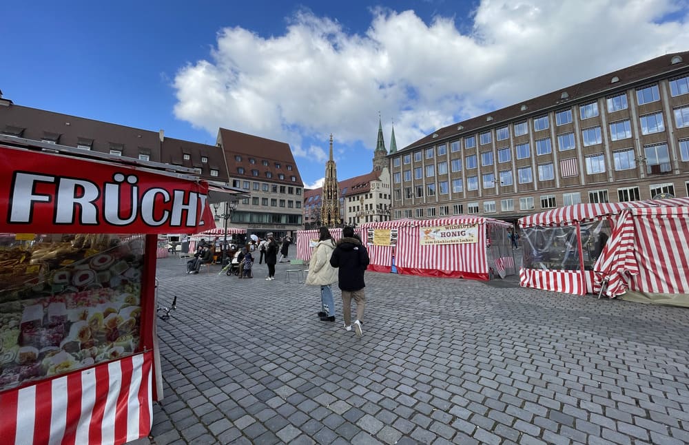 La plaza con mercadillos de Nuremberg