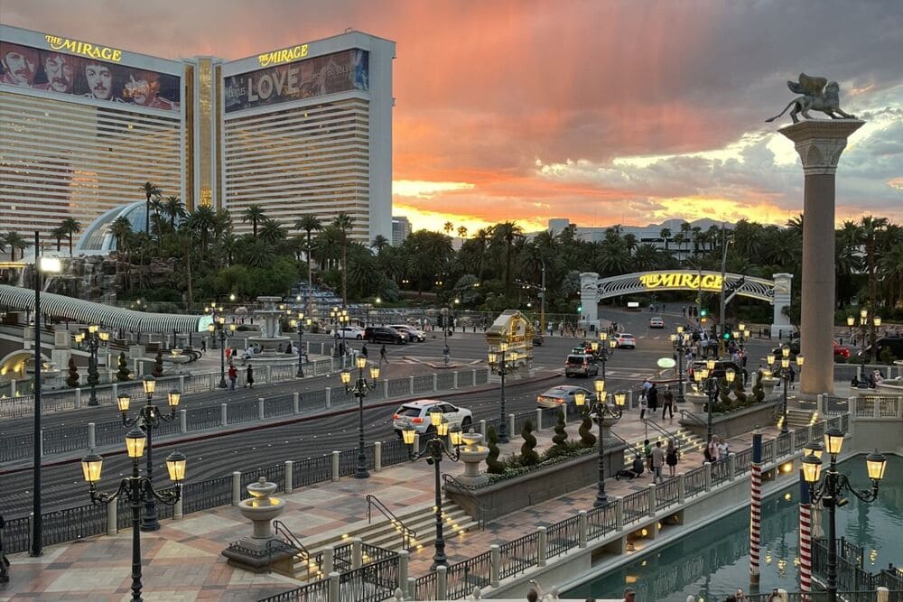 El strip de Las Vegas al atardecer